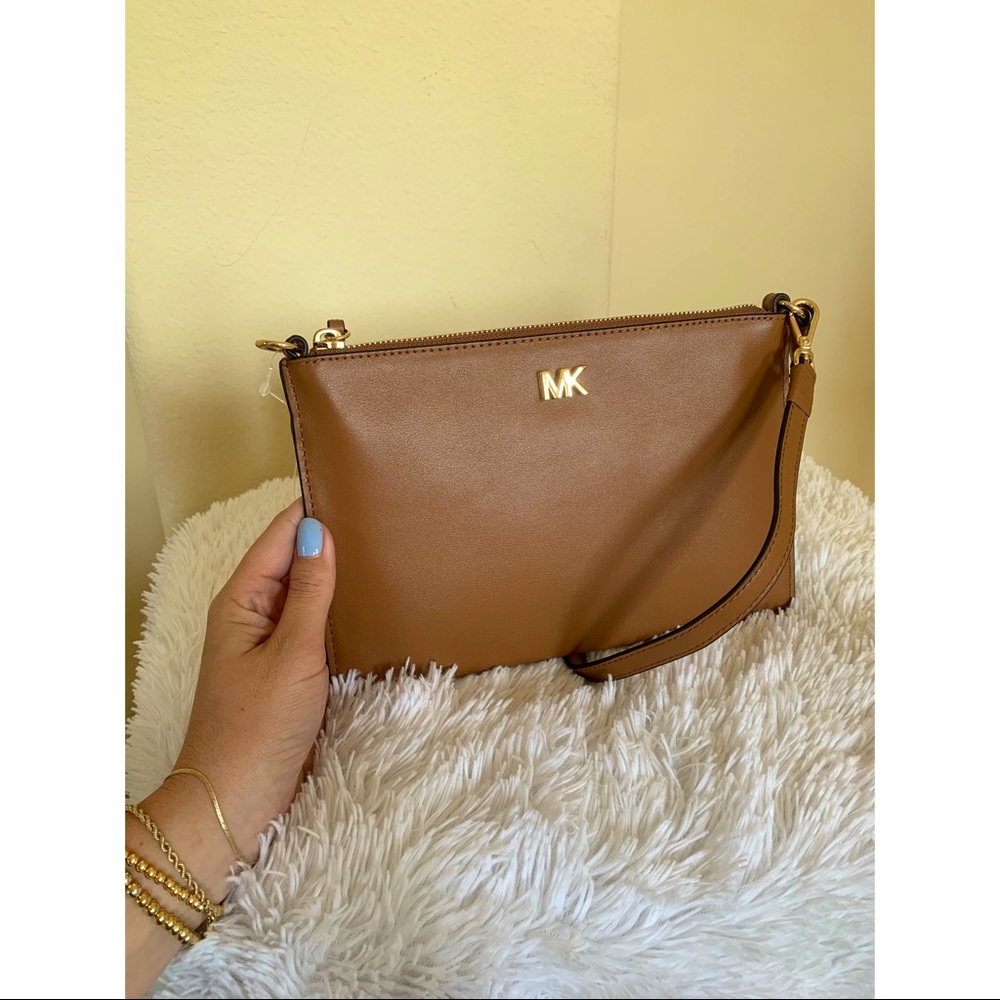 Michael Kors ✨ convertible clutch